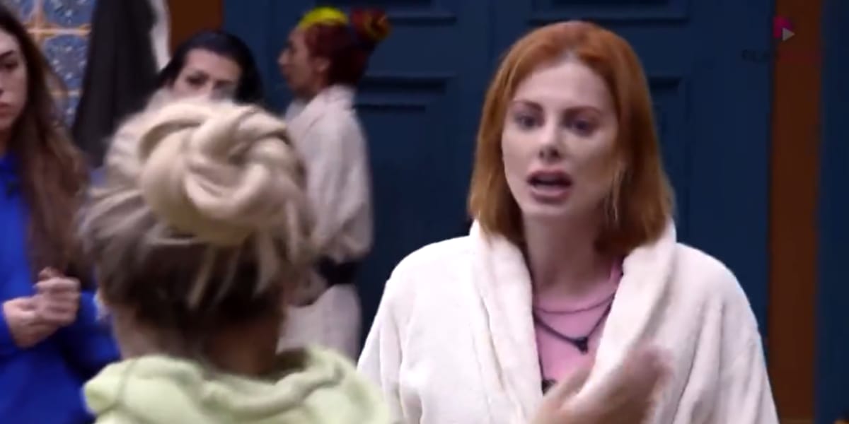 Deolane se desentende com Deborah após comentários sobre Pétala (Reprodução: Record)