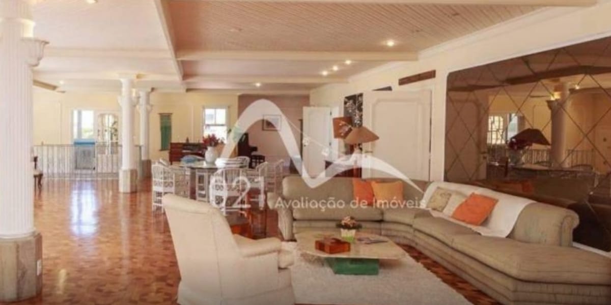 Sala com mesa de jantar (Reprodução: Internet)
