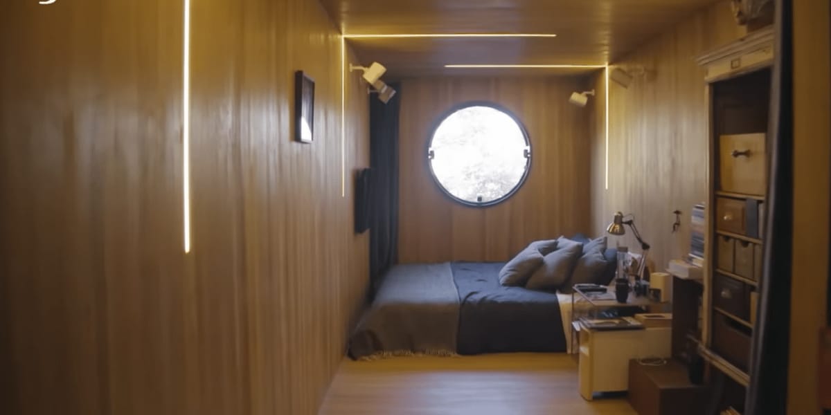 Quarto do filho de Murilo Benício dentro de um container (Reprodução: Youtube)