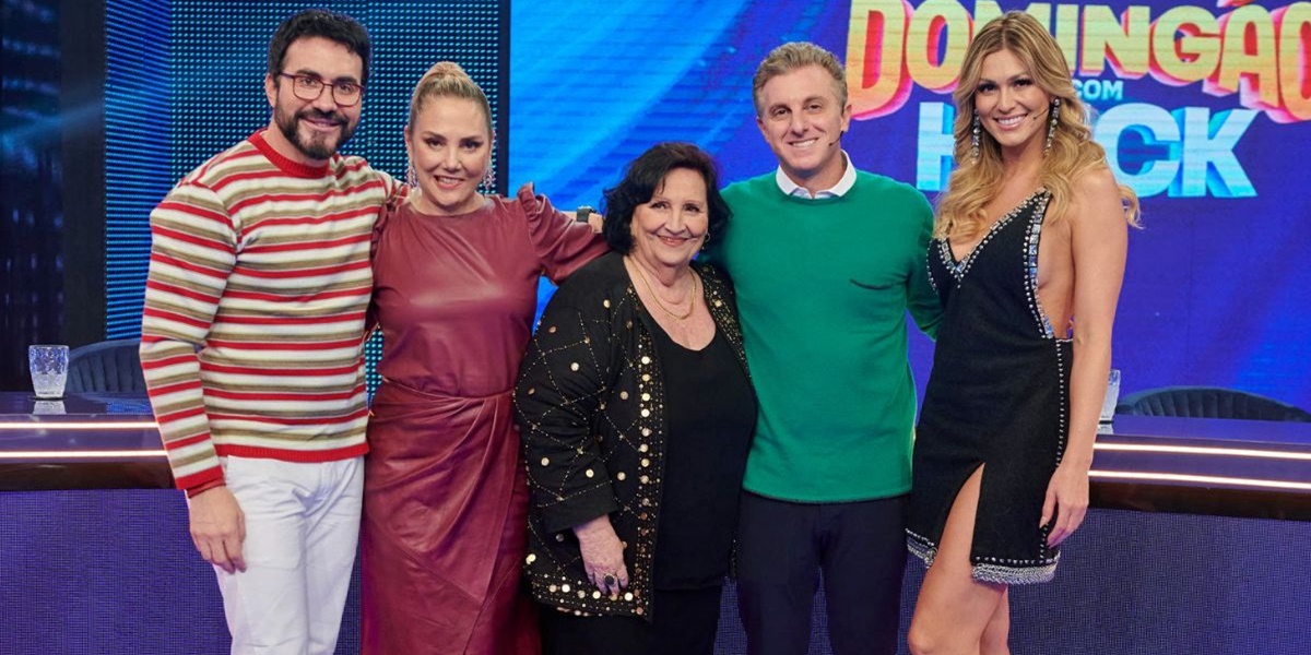 http://tvfoco.uai.com.br/wp-content/uploads/2015/05/Daniela-Mercury.jpg