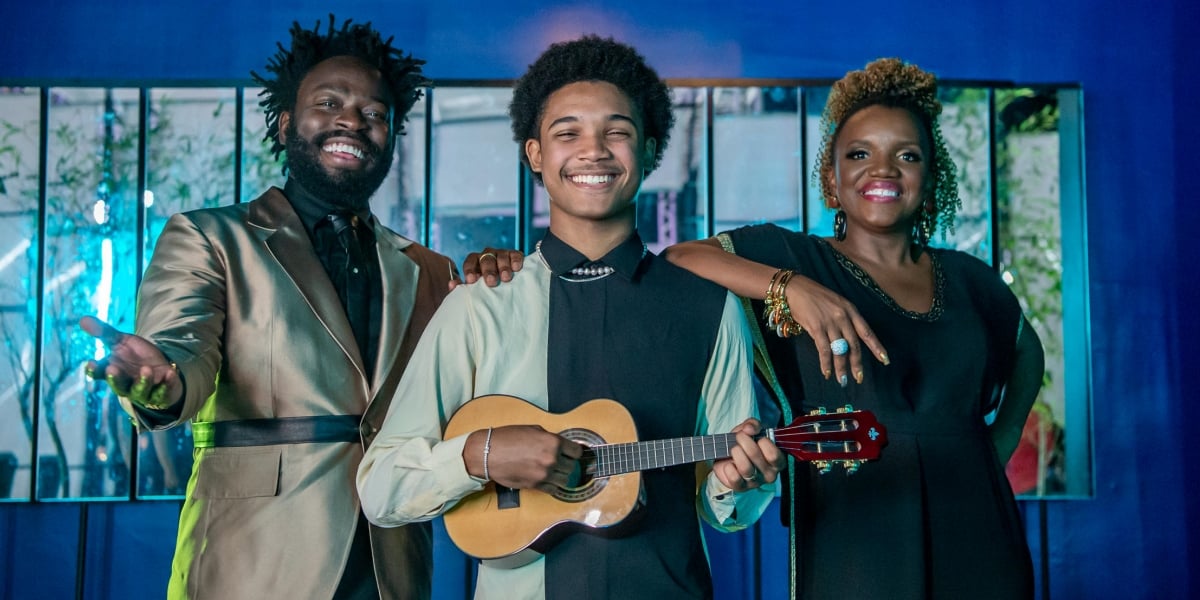 Oberdan (Douglas Silva), Jussara (Mary Sheila) e Celinho (Leonardo Carvalho) em Todas as Flores (Foto: Globo/Estevam Avellar)