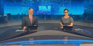 William Bonner e Renata Vasconcellos na bancada do Jornal Nacional (Foto: Reprodução)