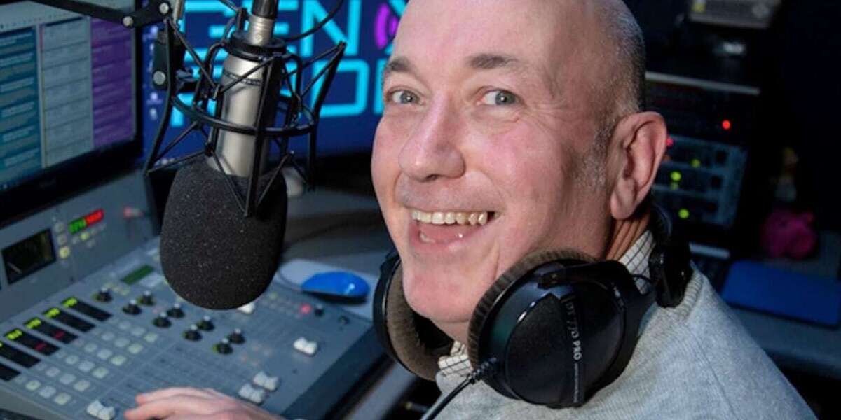Tim Gough, tinha 55 anos e morreu enquanto apresentava seu programa na rádio (Foto Reprodução/Internet)
