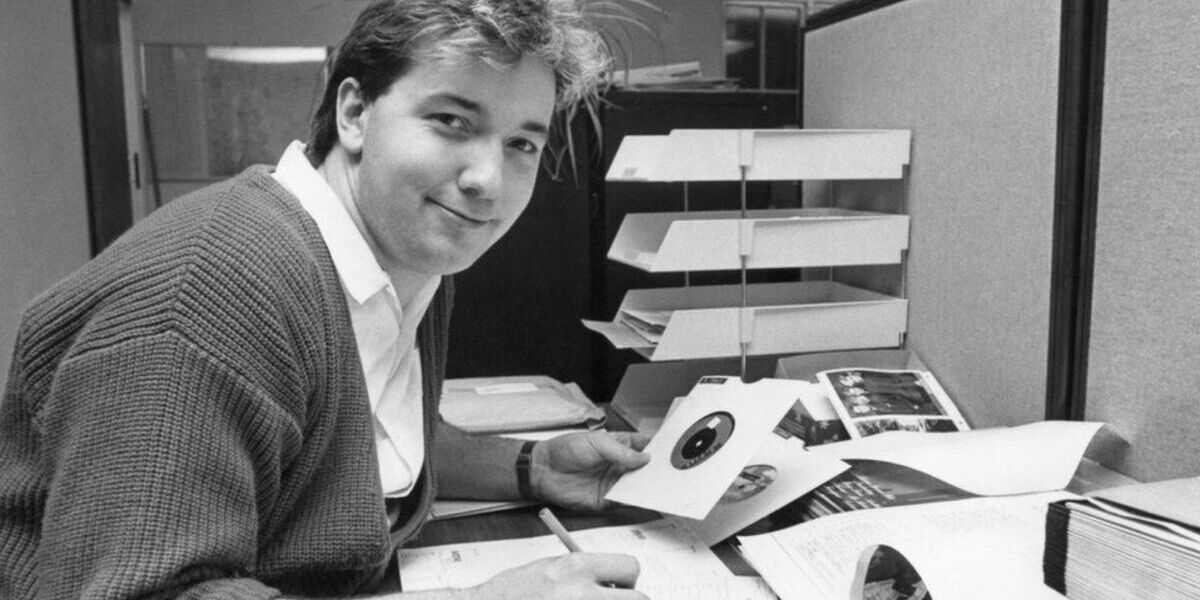 Tim Gough passou grande parte de sua vida em Suffolk mas  começou sua carreira de radiodifusão na Radio Orwell de Ipswich em 1986.(Foto Reprodução/BBC)