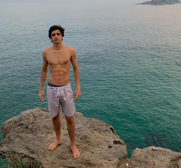 Pedro Garcia, filho mais velho de Márcio Garcia, tem beleza de cair o queixo e chama atenção - Foto: Reprodução Instagram