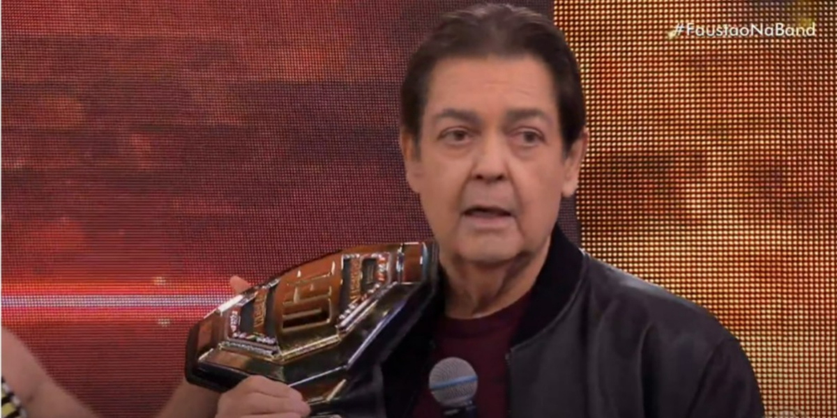 Faustão se emocionou em programa (Foto: Reprodução/TV Globo)