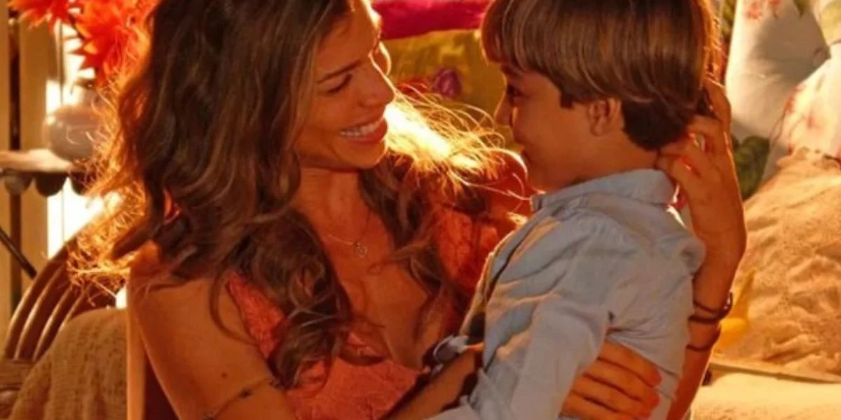 Vitor Figueiredo, filho de Grazi Massafera em Flor do Caribe, da Globo, se tornou um homão de tirar o fôlego - Foto Reprodução