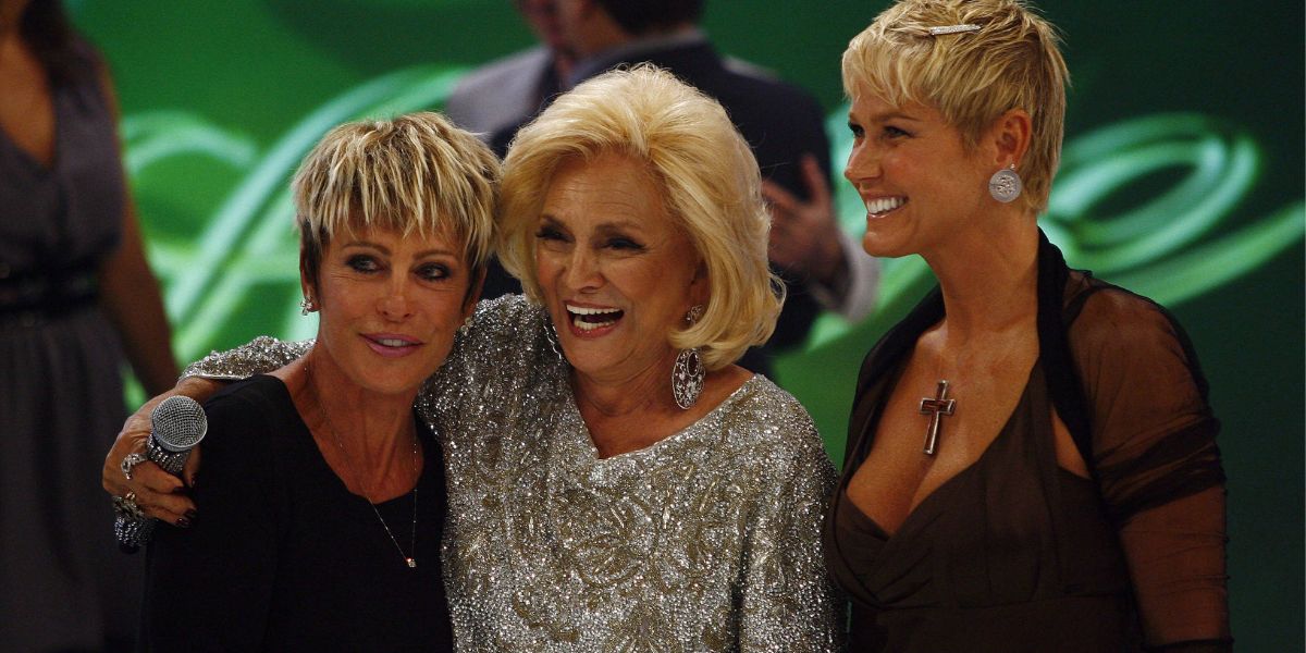 http://tvfoco.uai.com.br/wp-content/uploads/2015/05/Daniela-Mercury.jpg