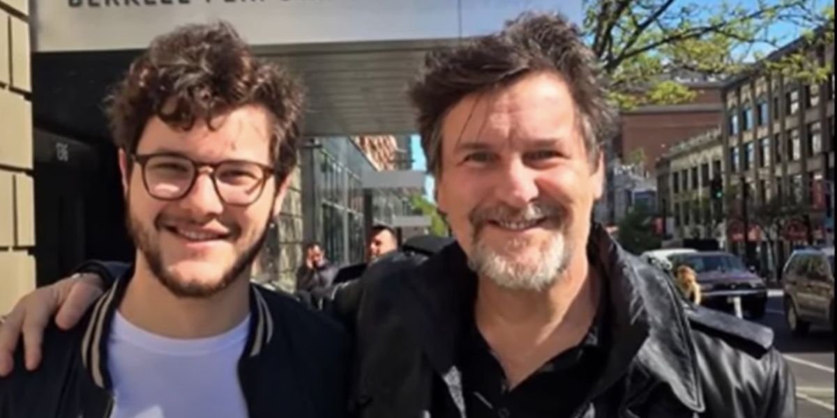 Pietro está identico ao pai, Antonio Calloni (Reprodução)