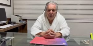 Humorista se emocionou com vídeo de despedida (Reprodução)
