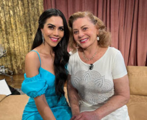 Daniela Albuquerque e Vera Fischer (Foto: Divulgação/RedeTV!)