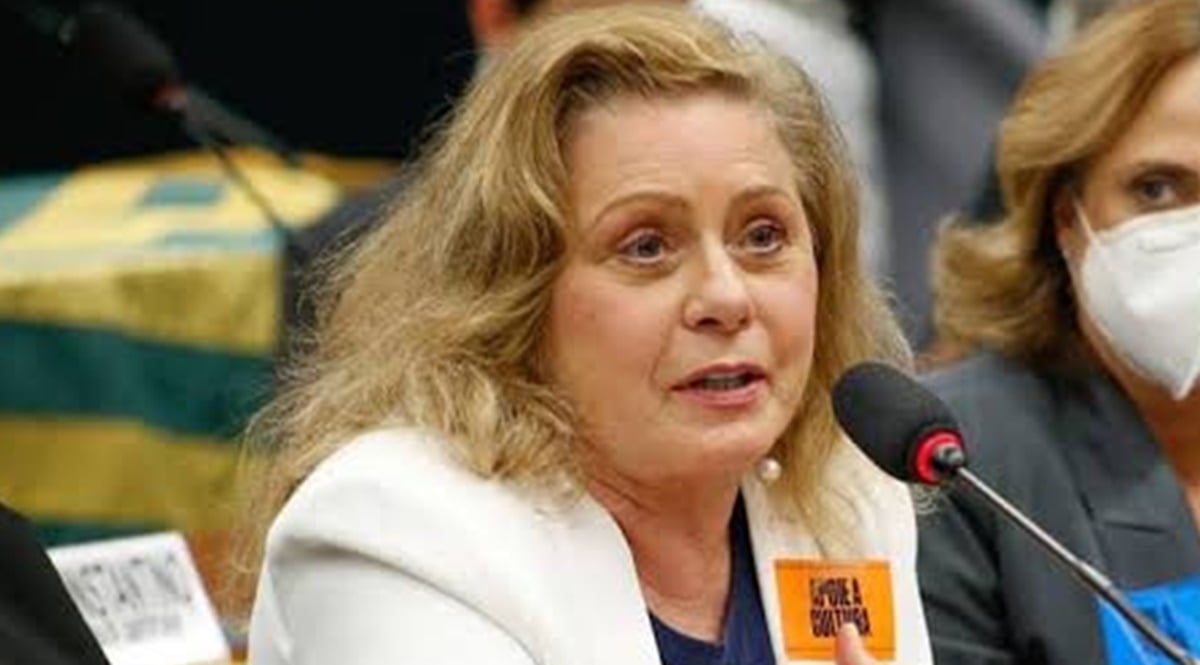 http://tvfoco.uai.com.br/wp-content/uploads/2015/05/Daniela-Mercury.jpg