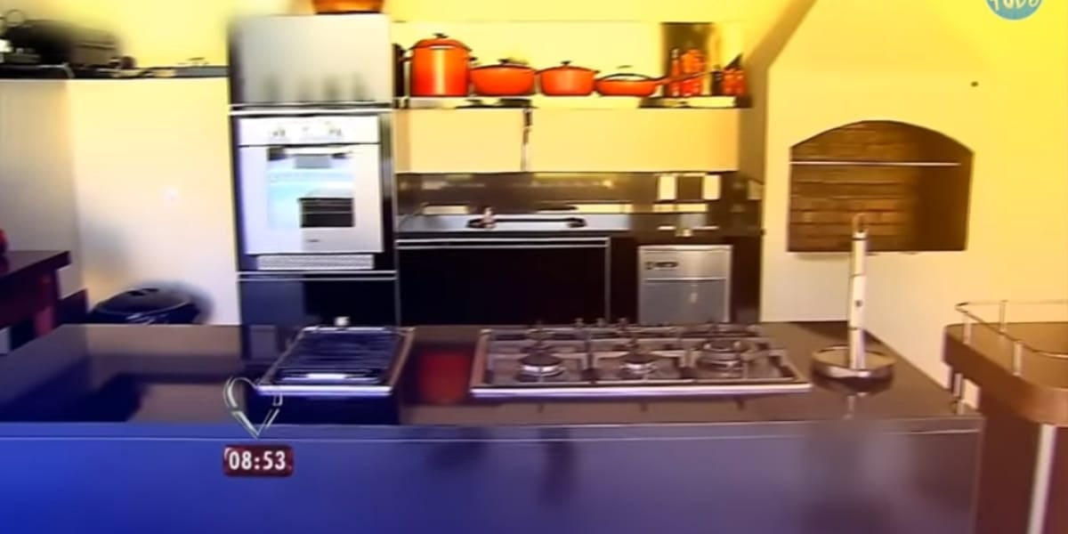 Cozinha gourmet da residência do apresentador (Reprodução: Youtube)