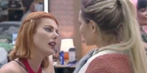 A Fazenda 14: Deborah Albuquerque e Deolane Bezerra (Reprodução)