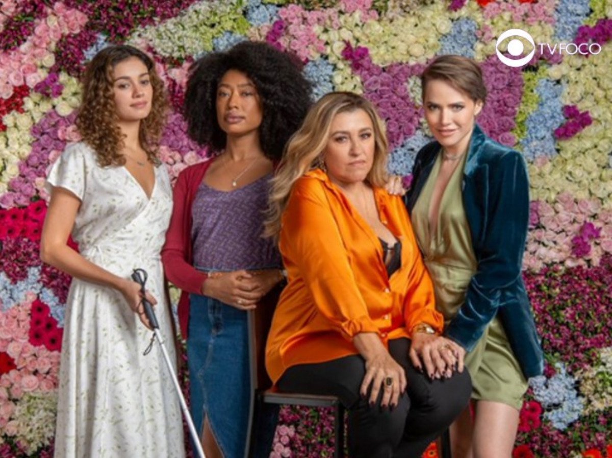 http://tvfoco.uai.com.br/wp-content/uploads/2015/05/Daniela-Mercury.jpg