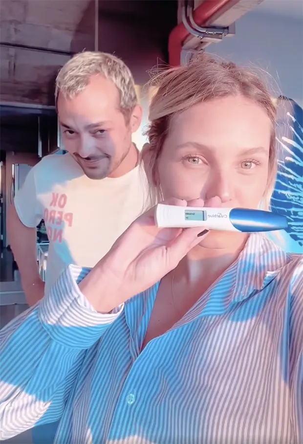 Eduardo Sterblitch e a sua esposa,  Louise D'Tuani, anunciaram nesta terça-feira (25),  a primeira gravidez dela - Foto Reprodução Instagram