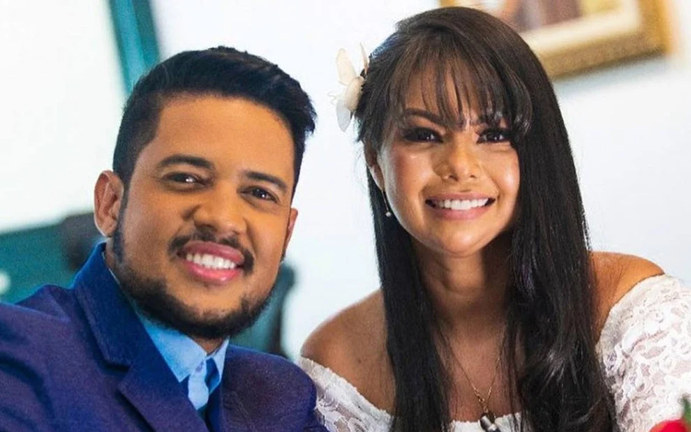 Após morte de Paulinha Abelha, o viúvo Clevinho Santana deixa a casa que morava com ela - Reprodução