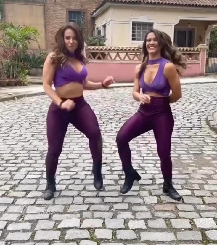 Paolla Oliveira surge rebolando com mulher idêntica a ela em vídeo e semelhança choca: 'Lindas'