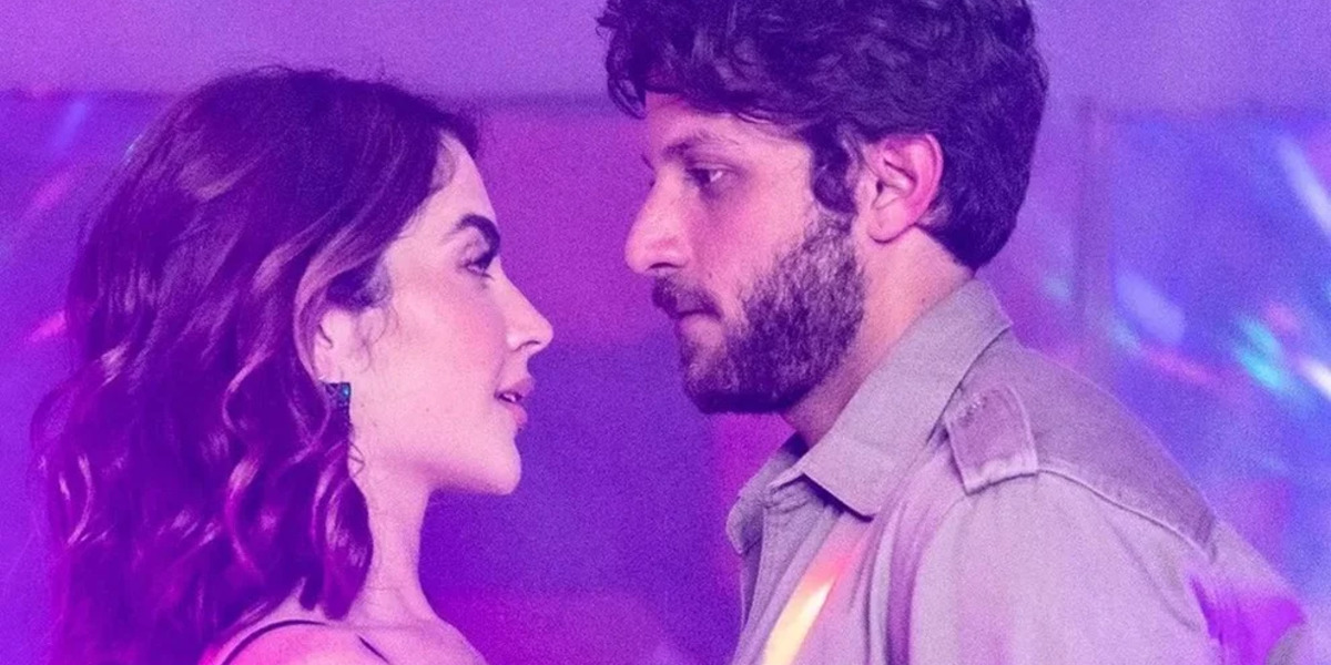 Chay Suede interpreta o jovem "Ari" em "Travessia" (Foto Reprodução/Internet)
