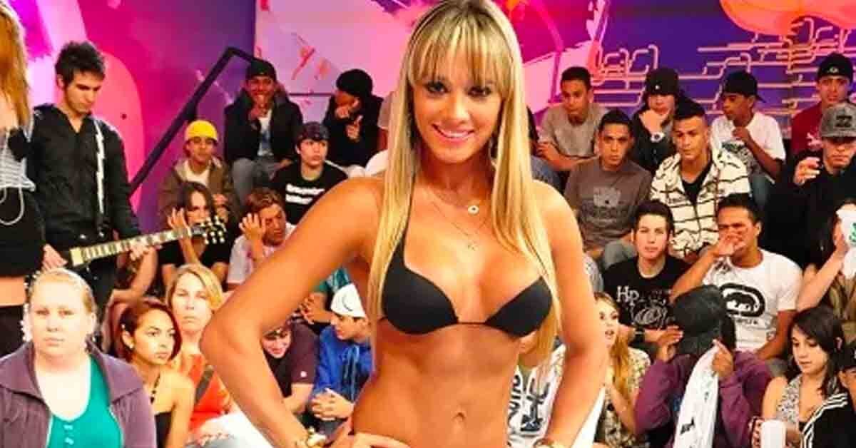 Juju Saliemi na época que era Panicat no programa "Pânico" (Foto Reprodução/Internet)