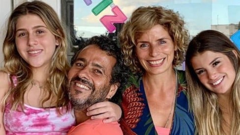 Marcos Palmeira com a esposa e as duas filhas expôs fotos de Marcos Palmeira ao lado da esposa e das duas filhas (Foto: Reprodução)