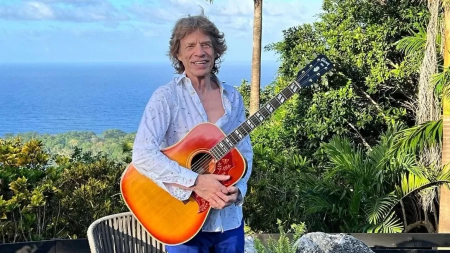 Cantor Mick Jagger teve casos com outros homens escancarados (Foto: Reprodução)