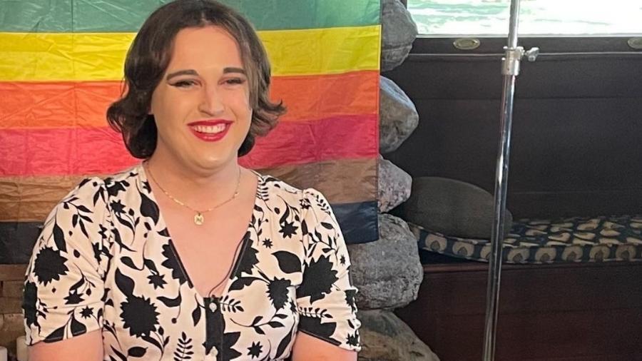 Repórter Nora JS Reichardt se assumiu mulher trans na TV (Foto: Reprodução)