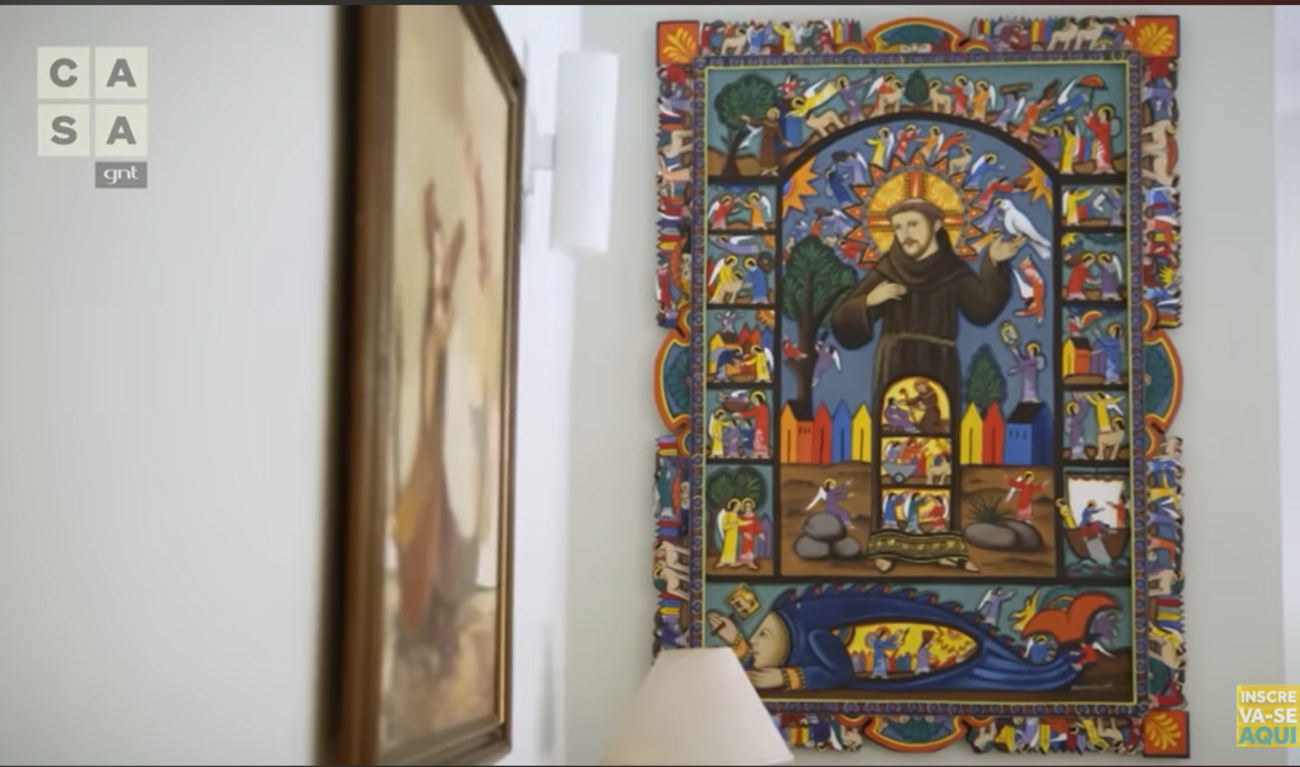 O santuário de Arlete Salles, com a imagem do protetor dos animais, "São Francisco de Assis" (Foto Reprodução/Youtube)