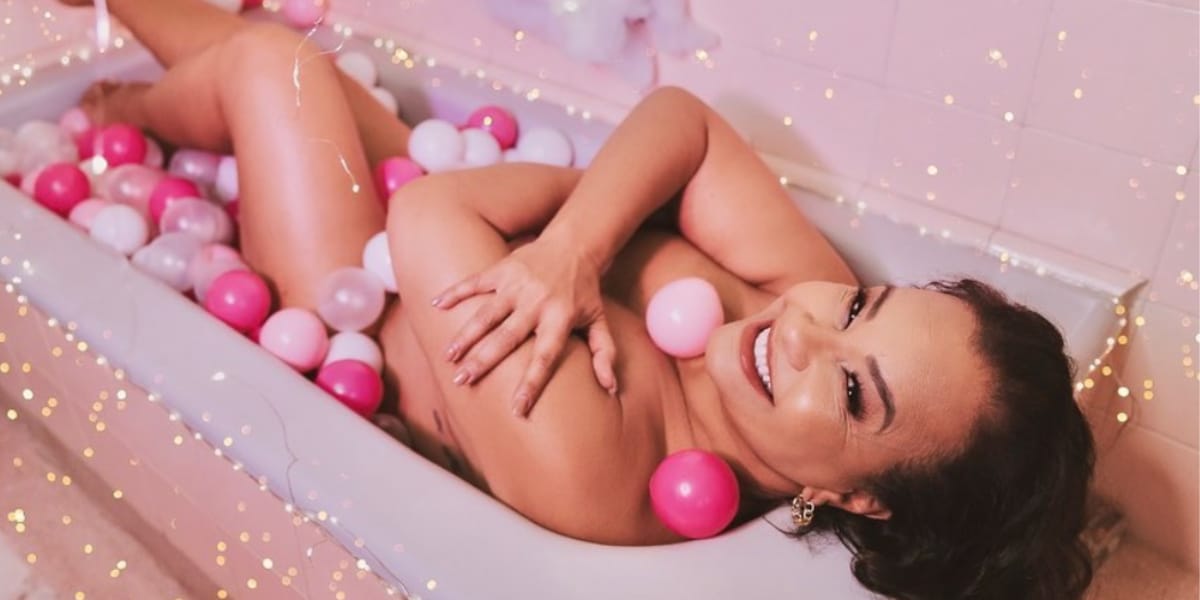 Solange Couto surgiu completamente sem roupa em um ensaio bastante ousado (Reprodução: Instagram)