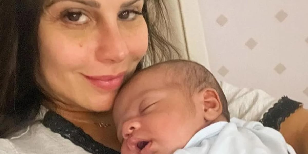 Viviane Araújo e o pequeno Joaquim (Foto Reprodução/Internet)