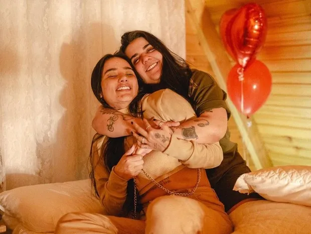 Yasmin Santos assumiu romance com Ana Sprot (Foto: Reprodução/ Instagram)