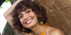 Camila Pitanga surgiu aos beijos com grande amor em aeroporto (Foto: Divulgação)