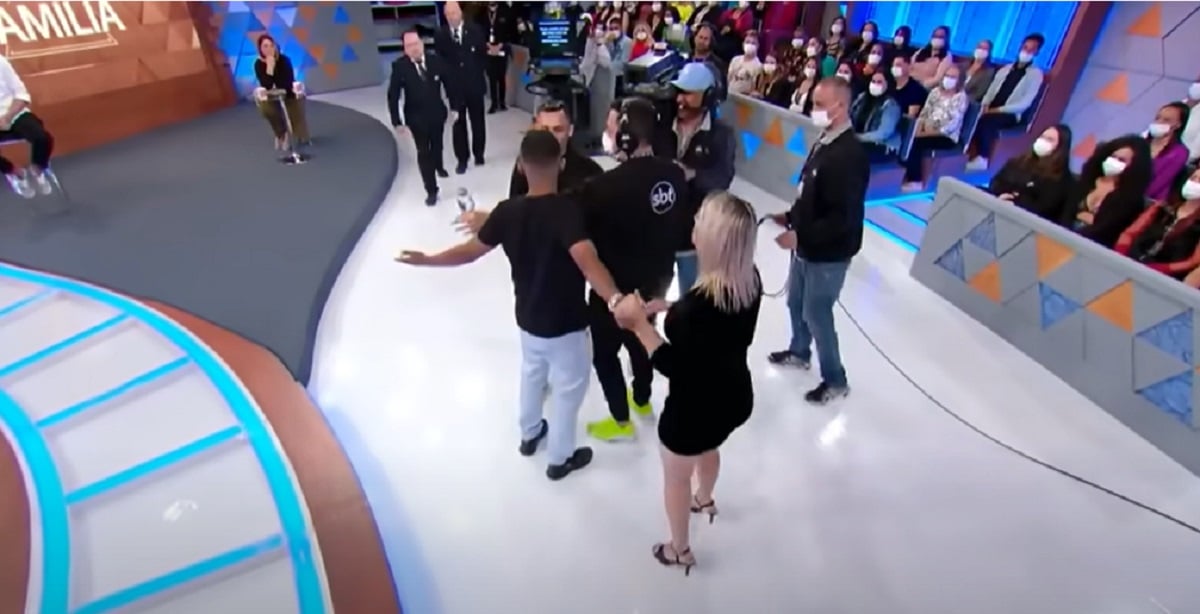 http://tvfoco.uai.com.br/wp-content/uploads/2015/05/Daniela-Mercury.jpg