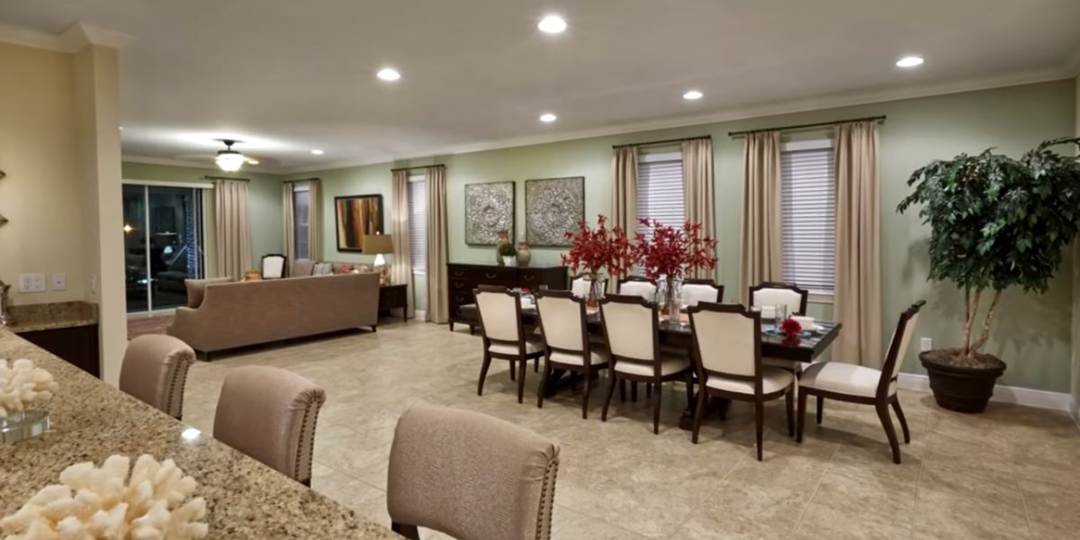 Sala de entrada vinculada a cozinha (Reprodução)