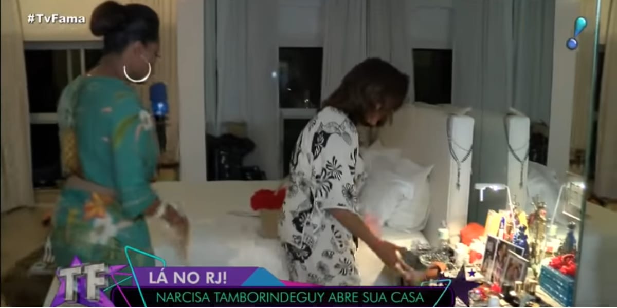 Enorme quarto da atriz (Reprodução: RedeTV!)