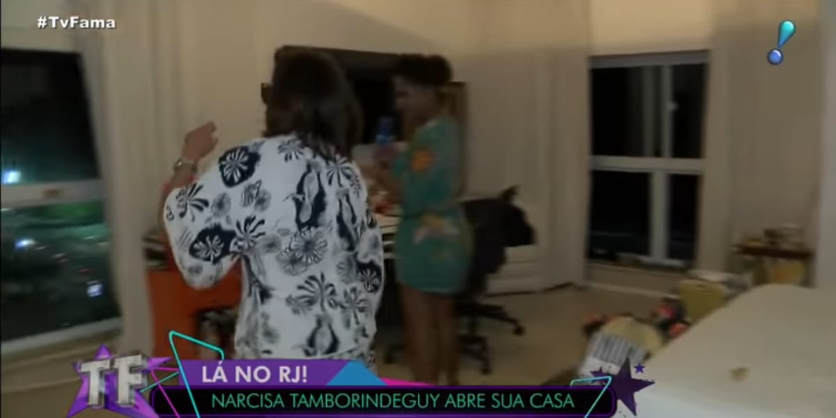 Seu quarto é onde guarda a vasta coleção de óculos (Reprodução: RedeTV!)