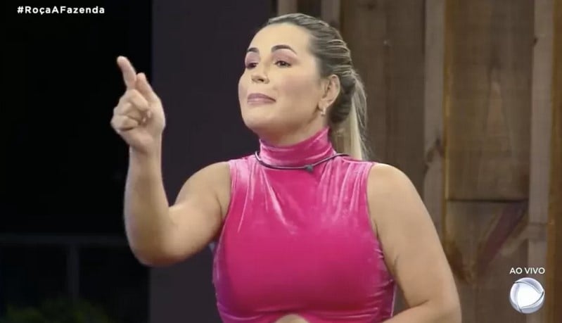 A Fazenda 14: Deolane bate-boca com Babi na formação da nona roça (Foto: Reprodução / PlayPlus)