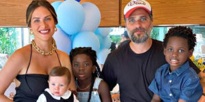 Giovanna Ewbank, Bruno Gagliasso e os filhos, Titi, Bless e Zyam (Foto: Reprodução)