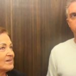 Luciano Huck ao lado da sogra (Foto: Reprodução)