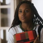 Isa vai deixar os pais enlouquecidos na novela Travessia (Foto: Reprodução/Globo)
