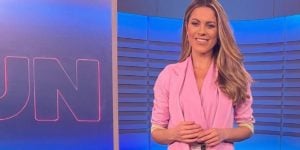Jacqueline nos estúdios do Jornal Nacional, da Globo (Foto: Reprodução / Globo)