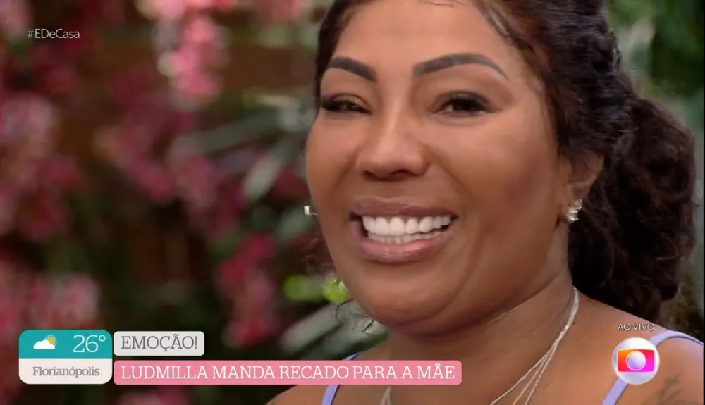 Mãe de Ludmilla esteve no É de Casa e se emocionou (Foto: Reprodução)