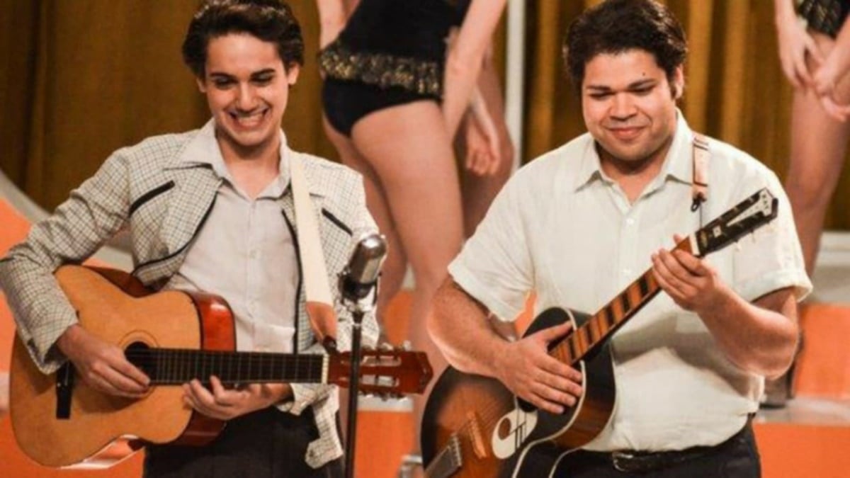 George Sauma (Roberto) e Robson Nunes (Tim) no filme da vida de Tim Maia, onde tem humilhação retratada