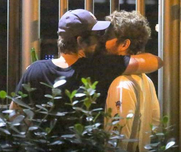Galã da Globo aos beijos no Rio de Janeiro (Foto: Divulgação)
