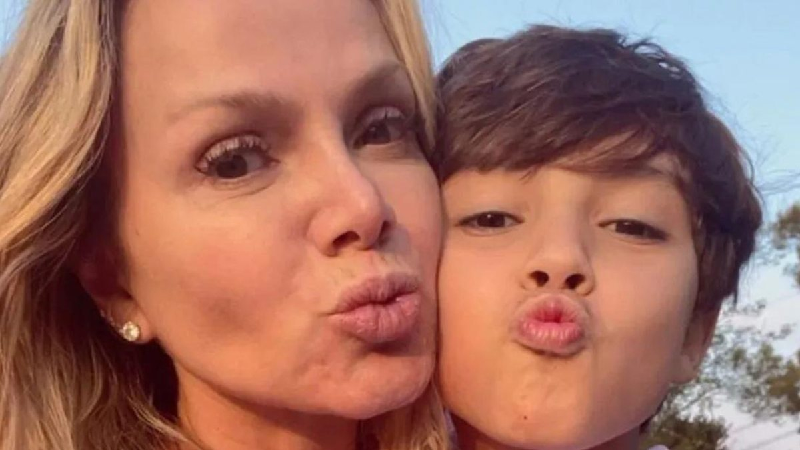 Eliana e o filho (Foto: Divulgação)