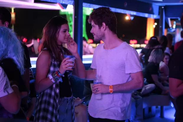 Maurício Destri e Bruna Marquezine no camarote do Rock In Rio (Foto: Divulgação)