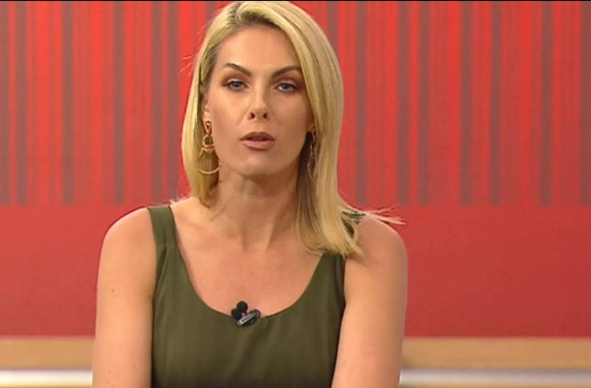 http://tvfoco.uai.com.br/wp-content/uploads/2015/05/Daniela-Mercury.jpg