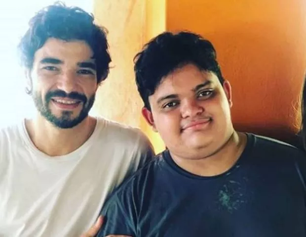 Ator da Globo ao lado do filho (Foto: Divulgação)