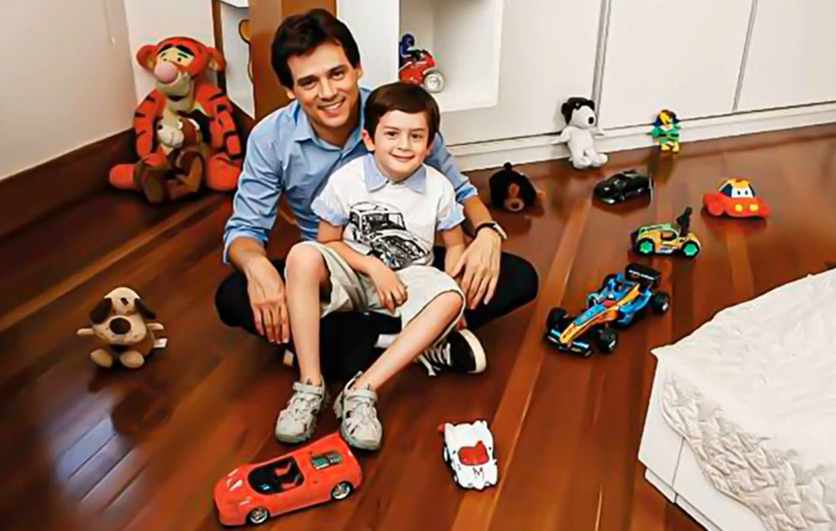 Celso Portiolli no quarto do filho (Foto Reprodução/Youtube) Celso Portiolli no quarto do filho (Foto Reprodução/Youtube)