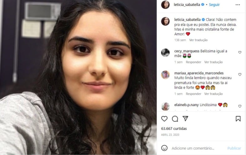 Clara, filha de Letícia Sabatella, em clique raro nas redes sociais (Foto: Reprodução/Instagram)
